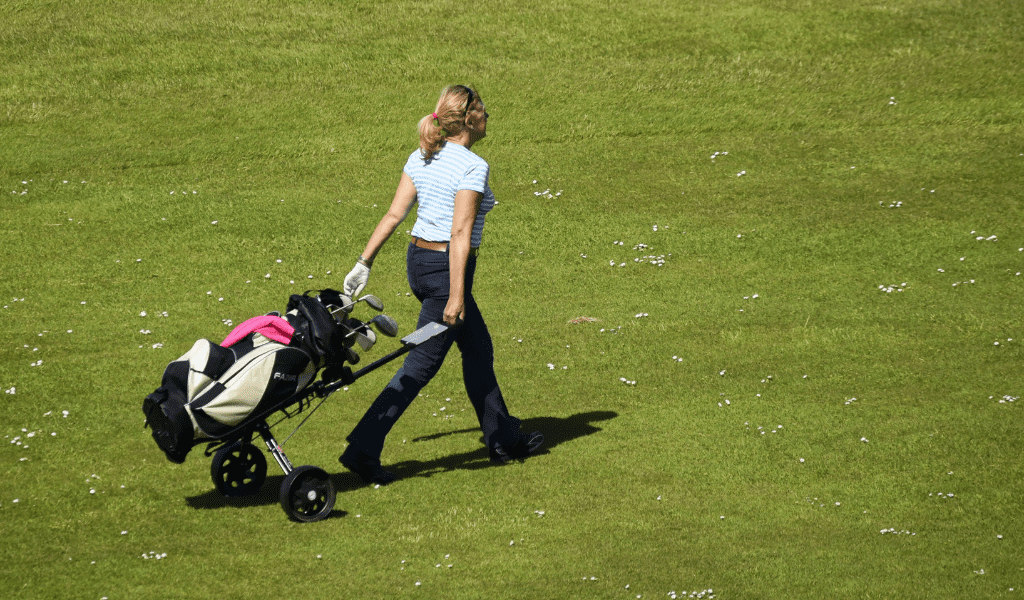 Golf tourism sports travel trends (Image: PxHere.com)